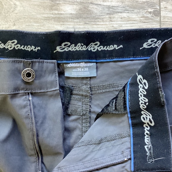 Eddie Bauer Men’s Dark Grey Active Chinos Relaxed Signature Elastic Waistband - Picture 2 of 5